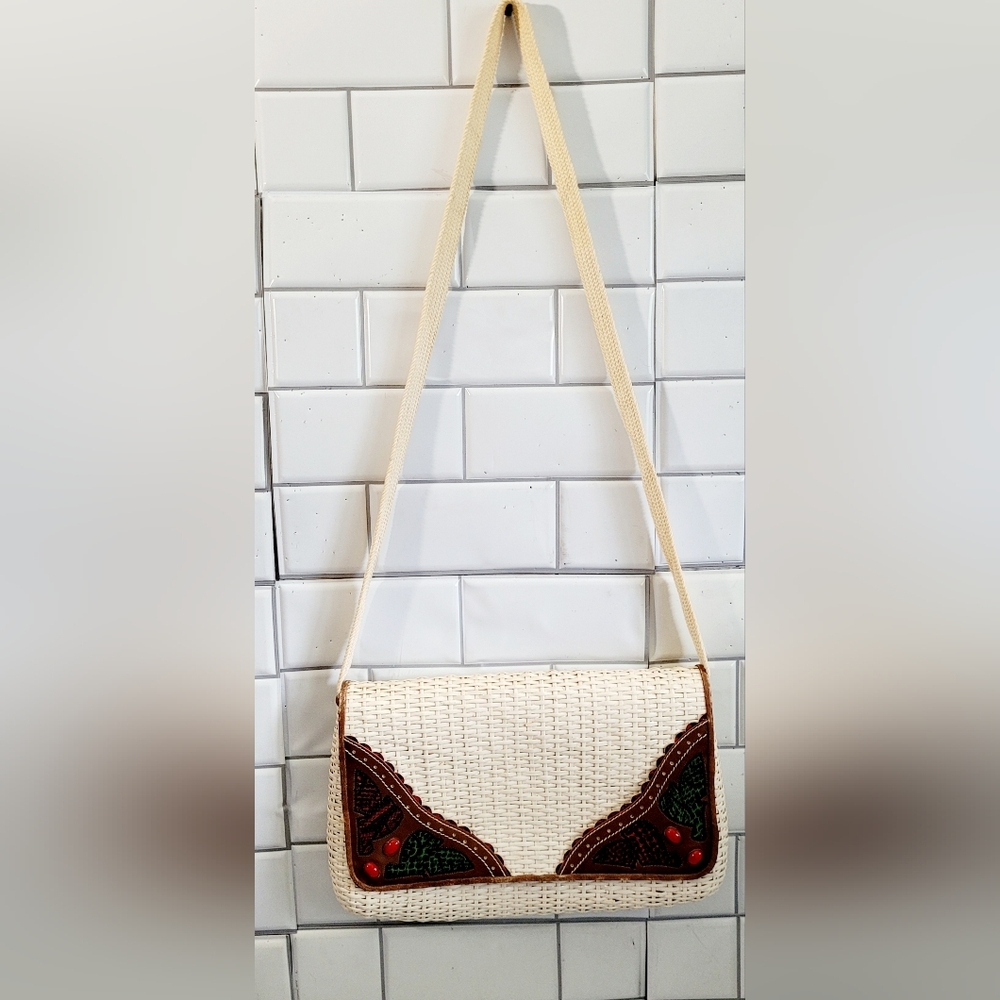 Rodo Italy Ladies Vintage White Woven Wicker Clutch Style Purse With Woven Shoul